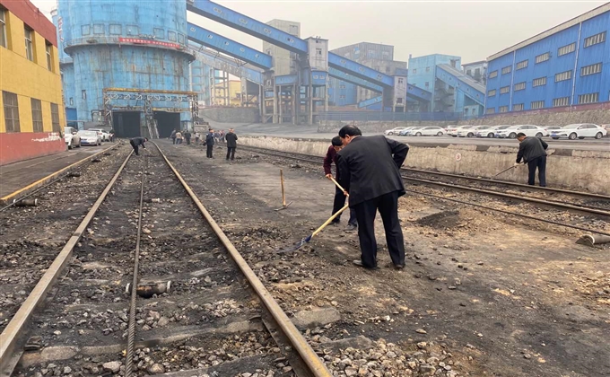 兩渡煤業進行鐵道清篩 確保線路安全
