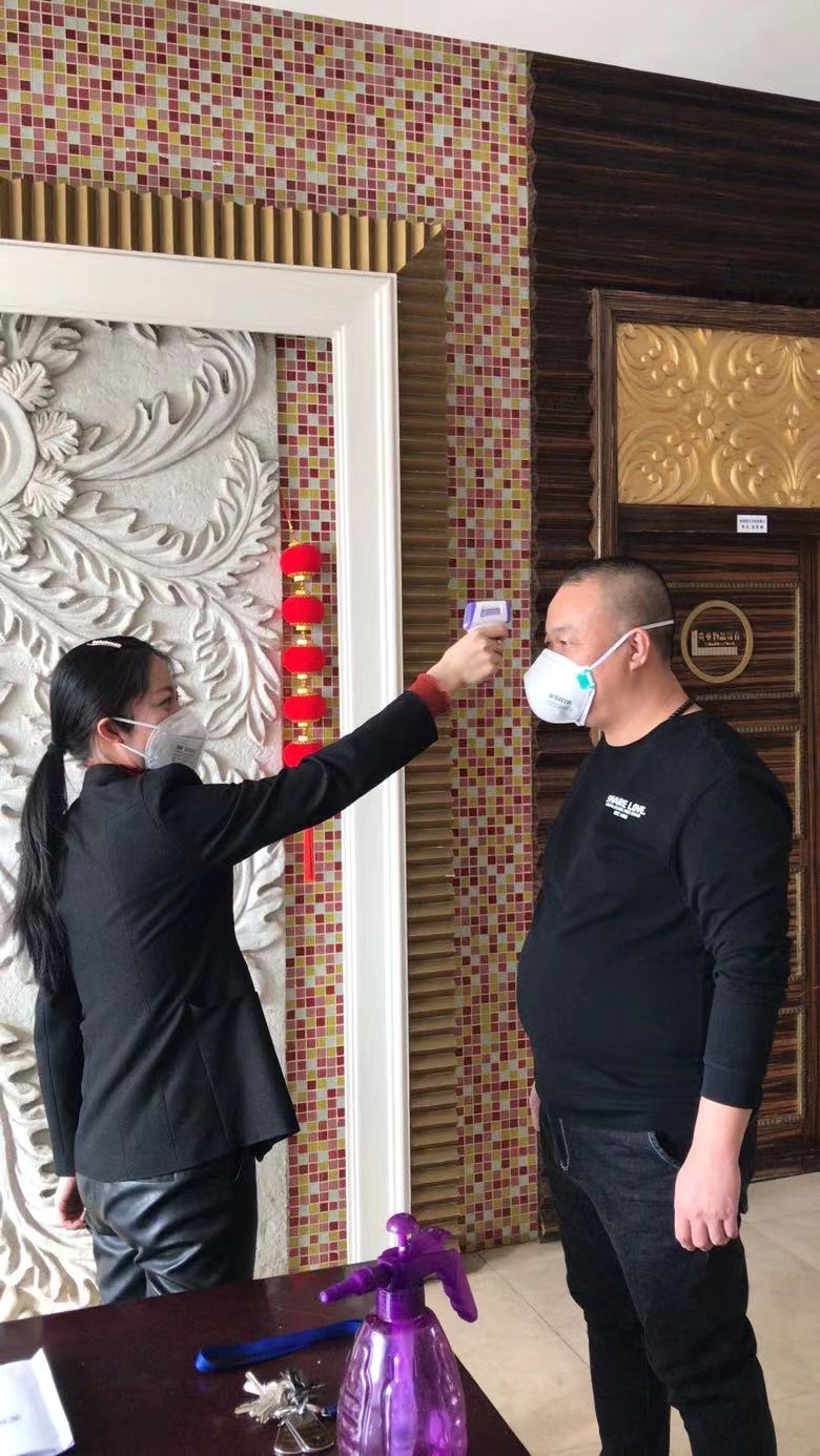 國家電投內蒙古公司培訓中心員工每日測體溫