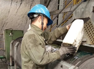 神華寧煤集團煤制油化工公管分公司配煤二中心員工爭當設備貼身管家
