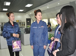 神華寧煤集團煤制油化工公管公司“三八”國際勞動婦女節崗位慰問送祝福