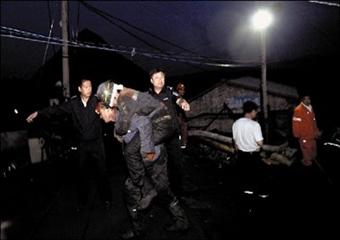 2011年8月23日，黑龍江七臺河礦難發生102小時后3名礦工獲救