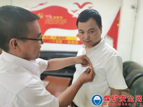 ? ?蒲白煤礦運營公司：“黨員亮身份”促使安全管理上臺階 ?