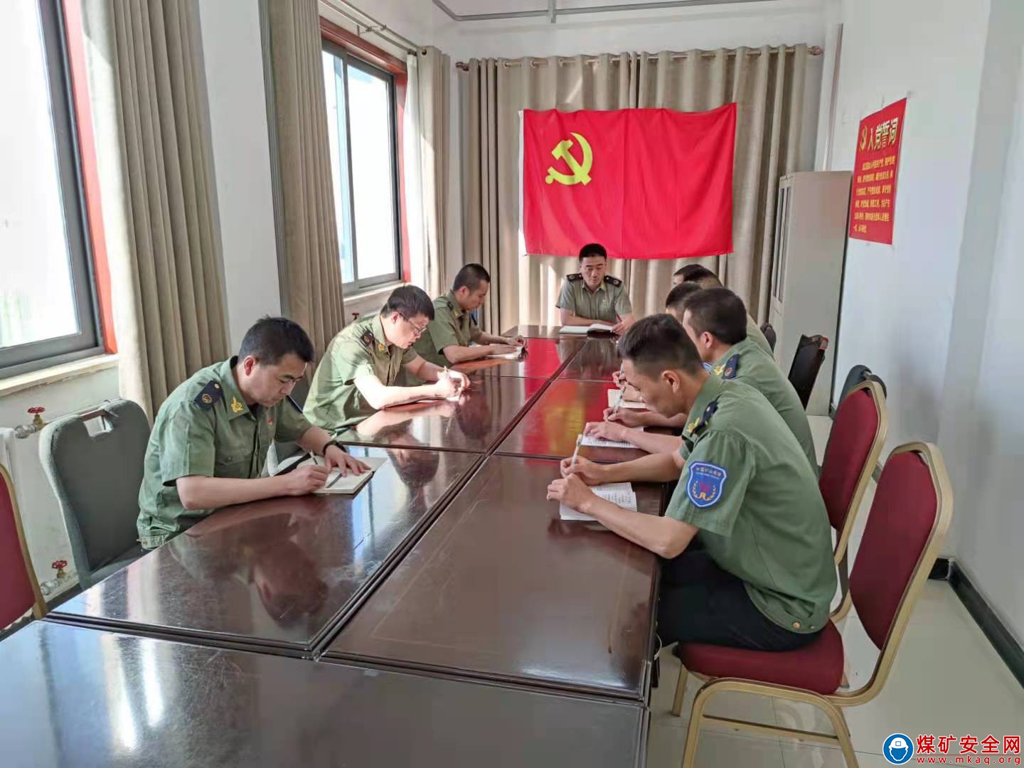 學習領袖詩詞，感悟詩意黨史