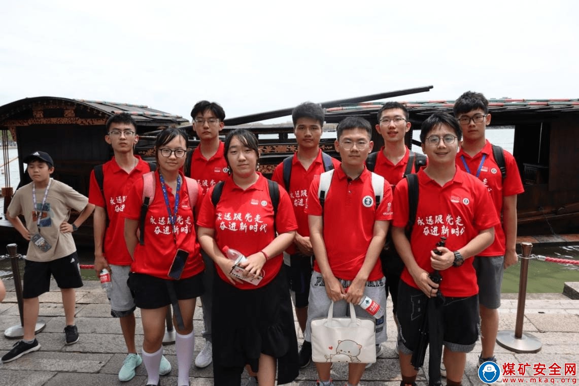 中國礦業大學學生參觀嘉興革命烈士陳列館，瞻仰英雄園