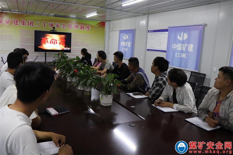 追憶崢嶸歲月，重溫革命歷程——中煤三建建安公司圖木舒克黨支部組織 觀看紅色電影《革命者》