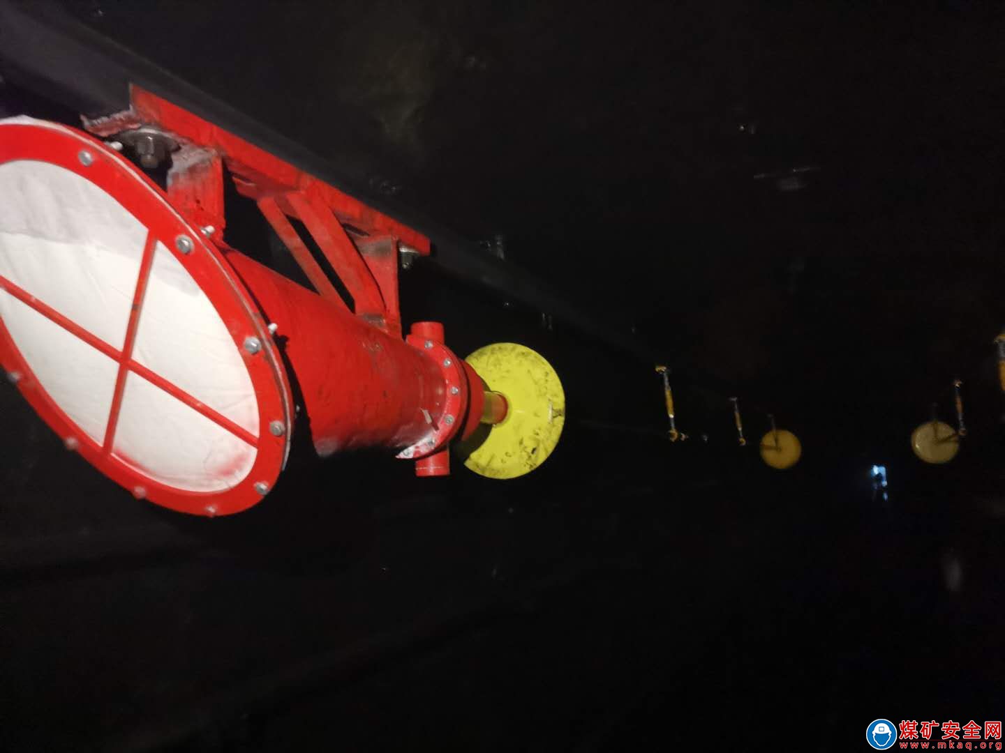淮南張集煤礦又添一件隔爆神器，為煤礦工人多了一層保護措施
