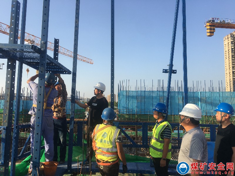 中煤礦建建安公司李德到安廈頤景園檢查指導工作
