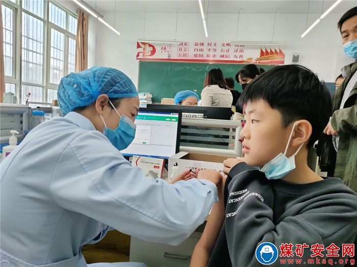 河南能源義煤公司千秋煤礦醫院為學校筑牢新冠防疫屏障