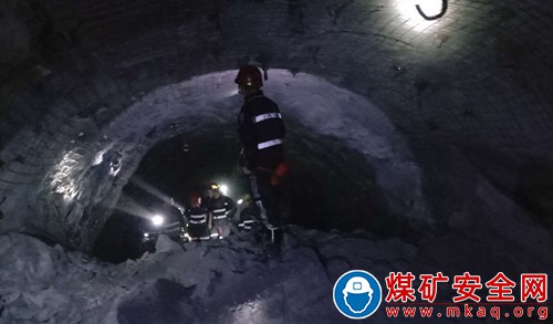 中煤礦建三十六處施工的孟村煤礦中央大巷層位調整段精準貫通