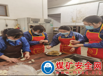 陜煤蒲白熱電公司：以“愛”之  熱電公司把冬至“暖心”水餃送到生產一線