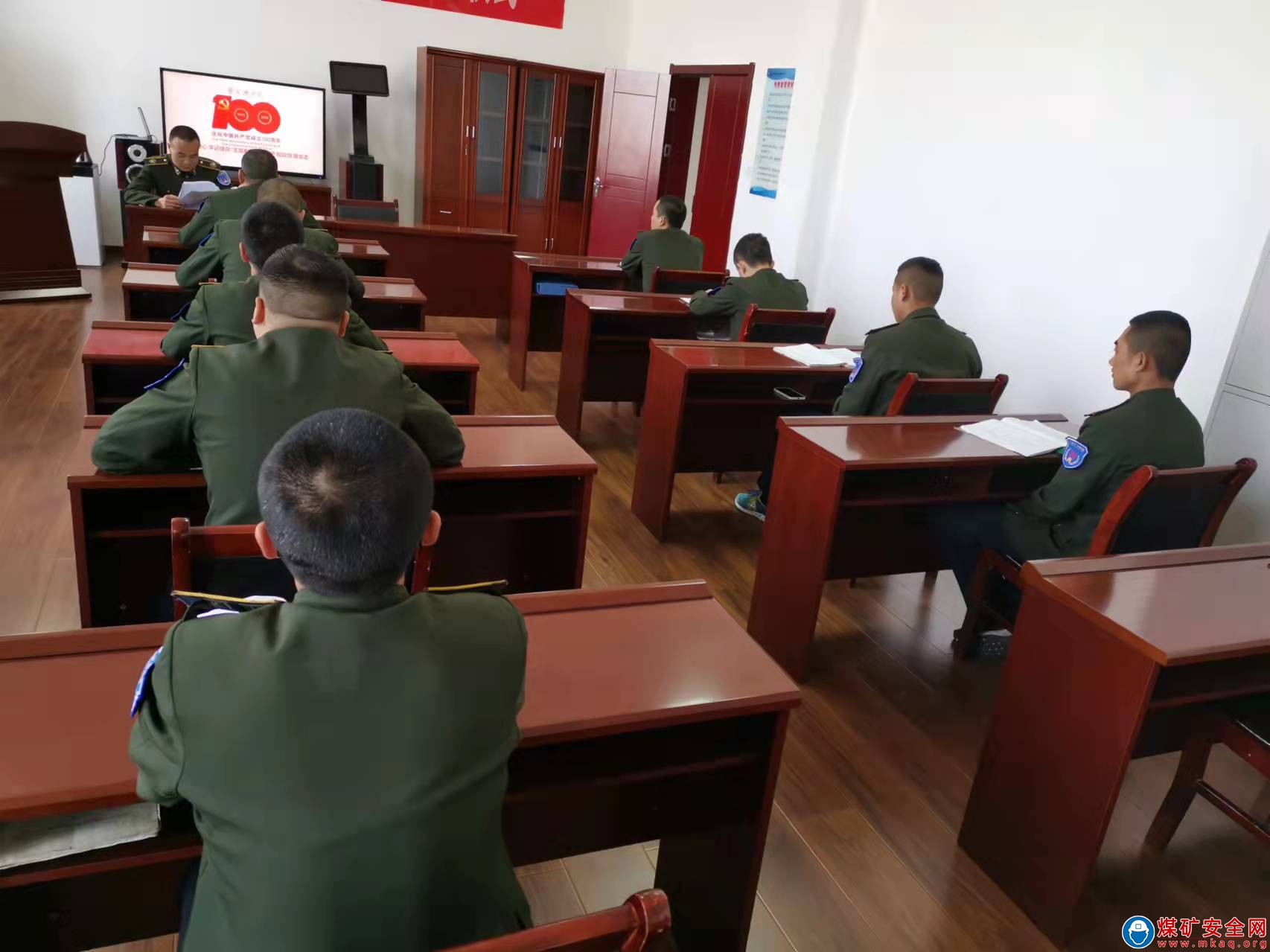 蒲白救護消防大隊曹家灘中隊學習十九屆六中全會精神