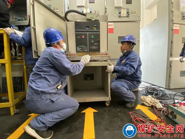沙場“冬”點兵  決戰“開門紅” ——陜煤蒲白熱電公司打響承運蒲白新區兩礦設備預試第一仗