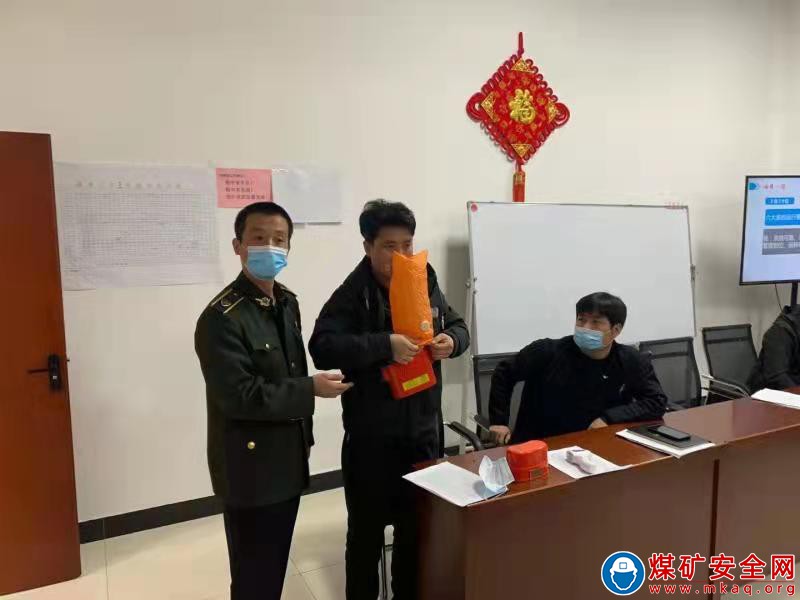 蒲白救護消防大隊曹家灘中隊開展礦井職工自救器規范使用培訓