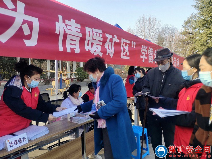 蒲白中心社區志愿者走上街頭、走進小區服務居民