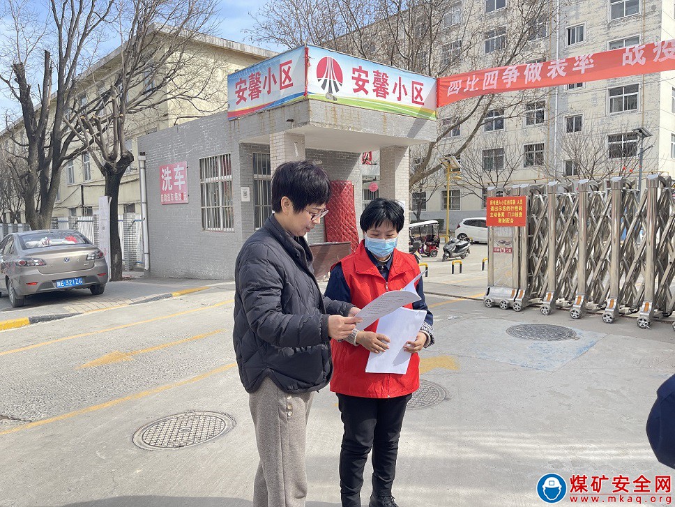 學雷鋒日，社區志愿者走上街頭、走進小區服務居民