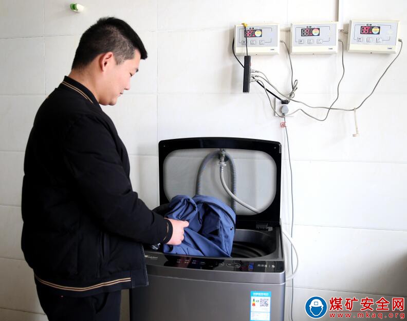 中煤三建建安公司工會為大學生宿舍優化硬件設施