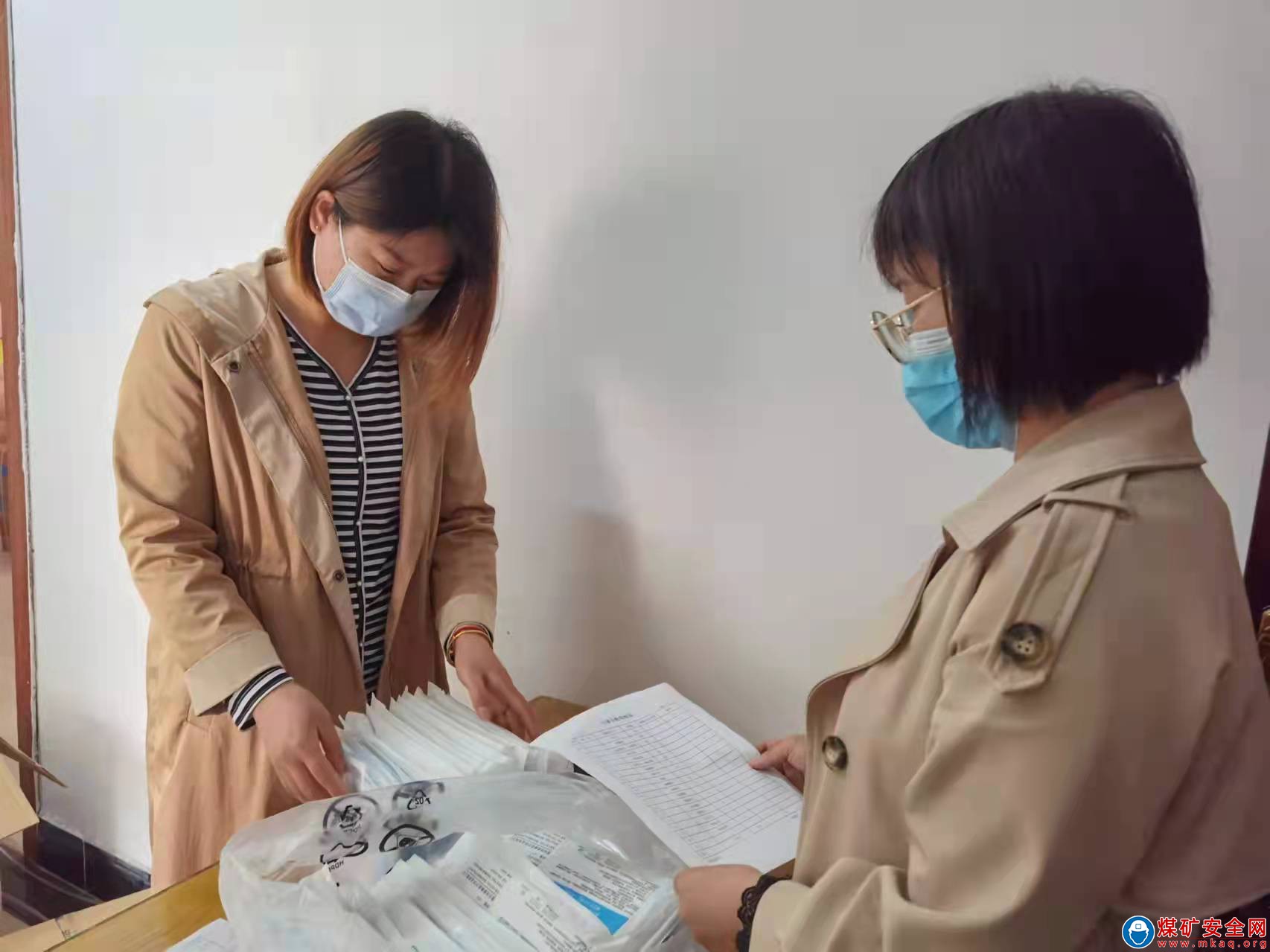 河南能源義煤公司石壕煤礦：發放口罩 防護有力