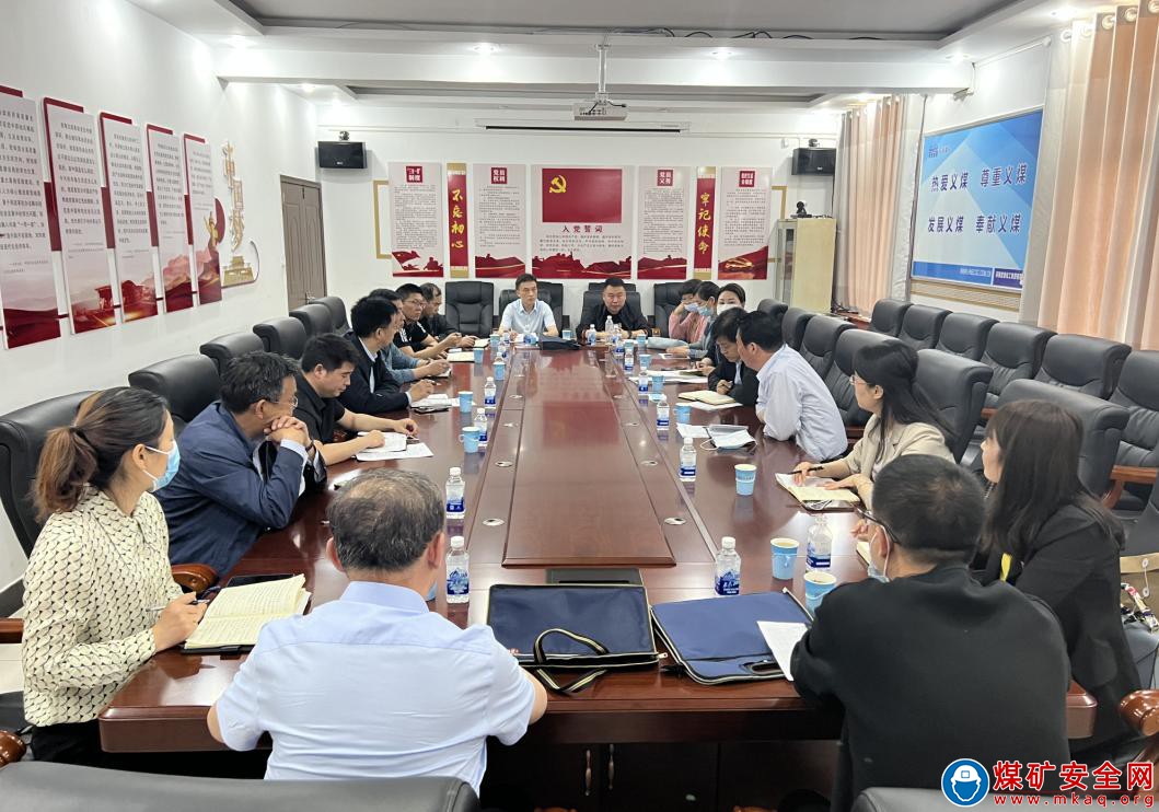 義煤公司工會副主席李彥智到河南能源義煤公司石壕煤礦督導關愛職工“十件實事”進展