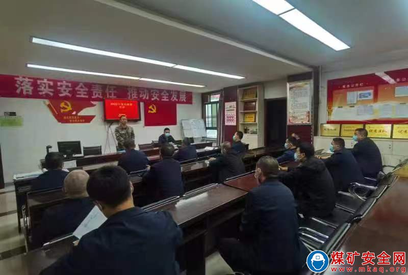 蒲白救護消防大隊黃陵礦區中隊 開展職工自救器培訓