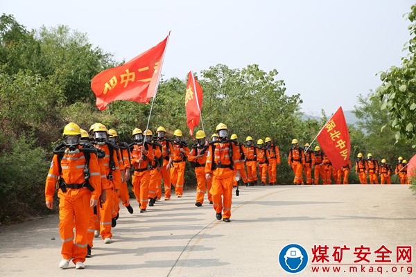 淮北礦業救護大隊：萬米戴氧拉練強意志礪士氣