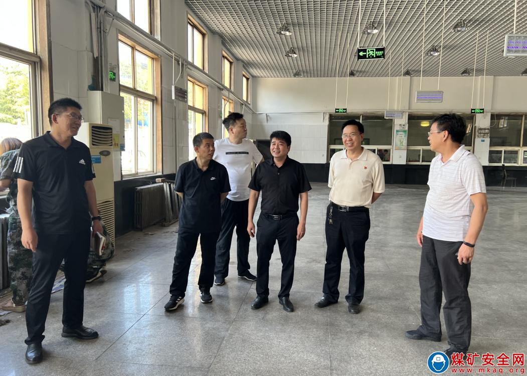 河南能源義煤公司石壕煤礦到現場  看實情  守牢“舌尖上的安全”
