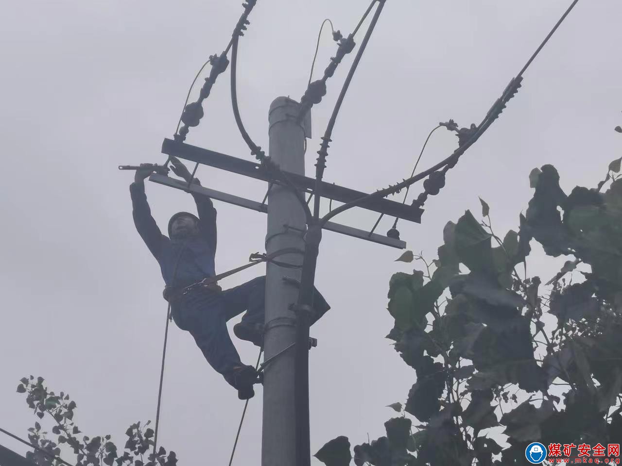 陜煤蒲白熱電公司：與時間賽跑  戰暴雨保供電