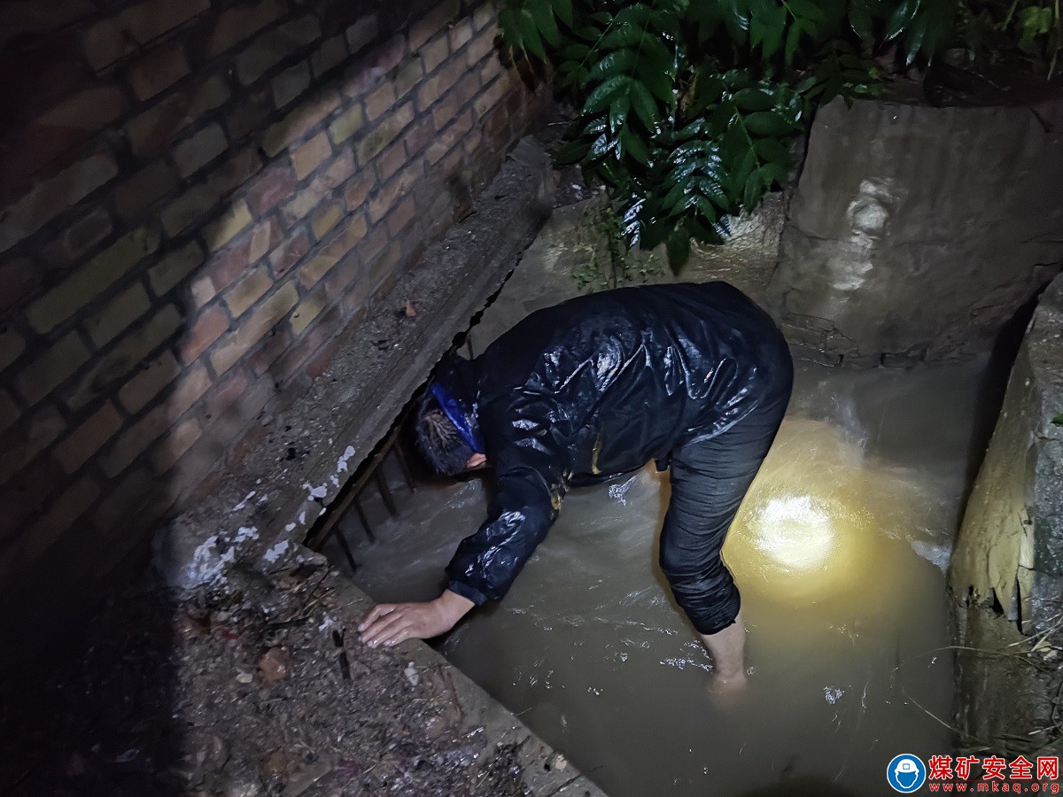 蒲白中心社區：致敬！雨夜堅守的身影