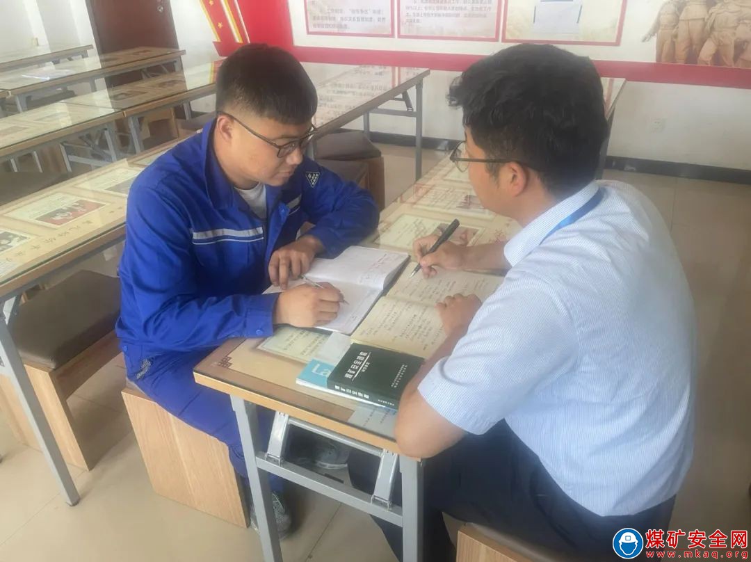 中能袁大灘礦業：黨員助安亮出“三重身份”