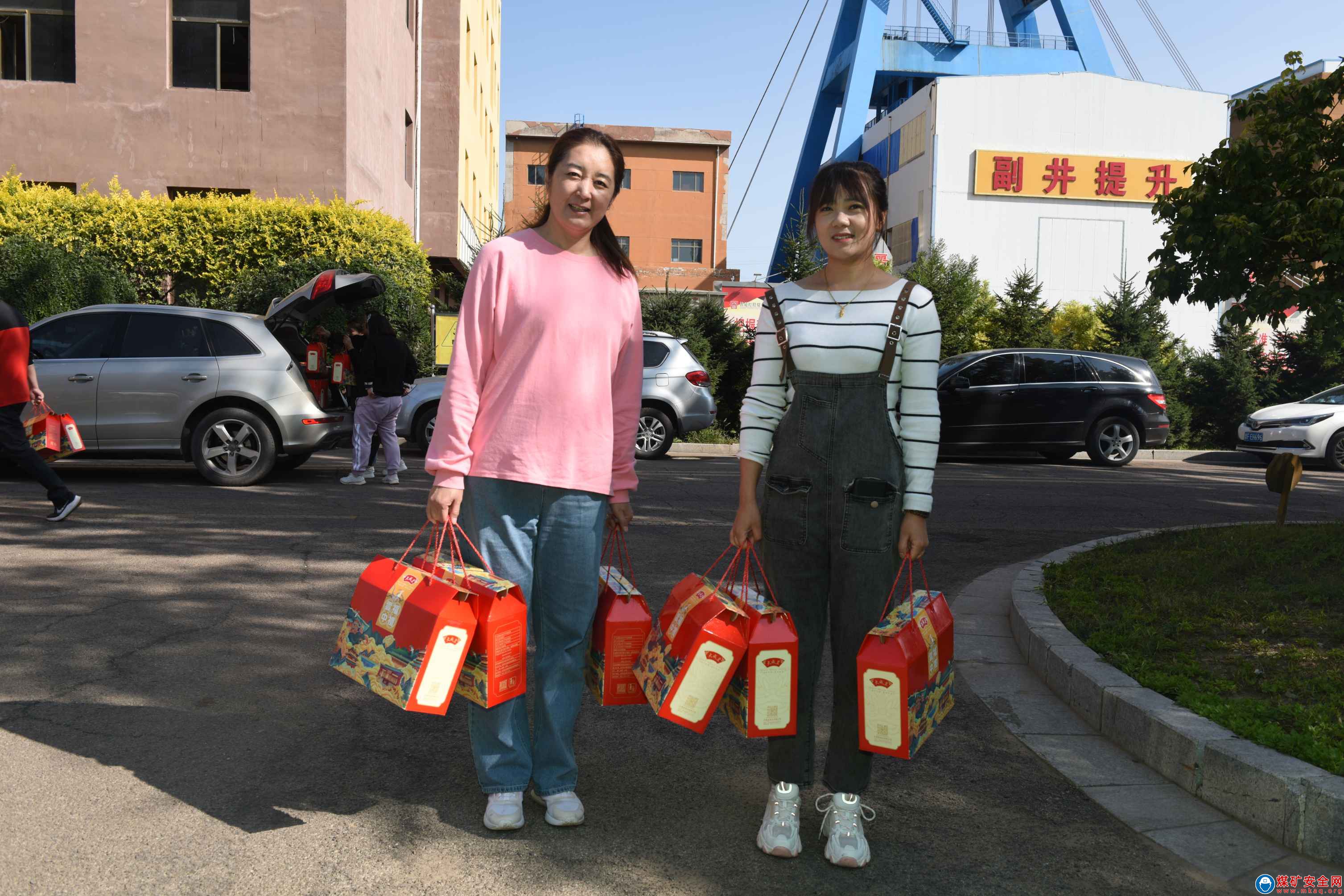 麻家梁煤業：月餅送到手 暖在心窩里