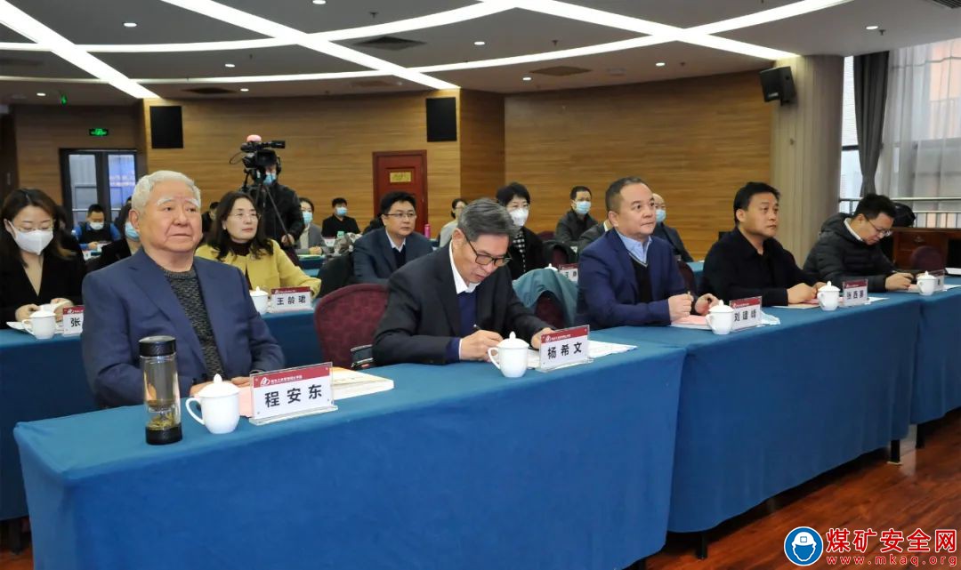 原省長程安東為陜西中煤田有限公司授牌陜商院“學員實踐創新”基地