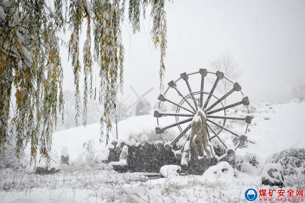  戰一場風雪?迎這個新年 ——河南能源義煤公司義絡煤業戰風雪、斗嚴寒、保安全生產工作見聞
