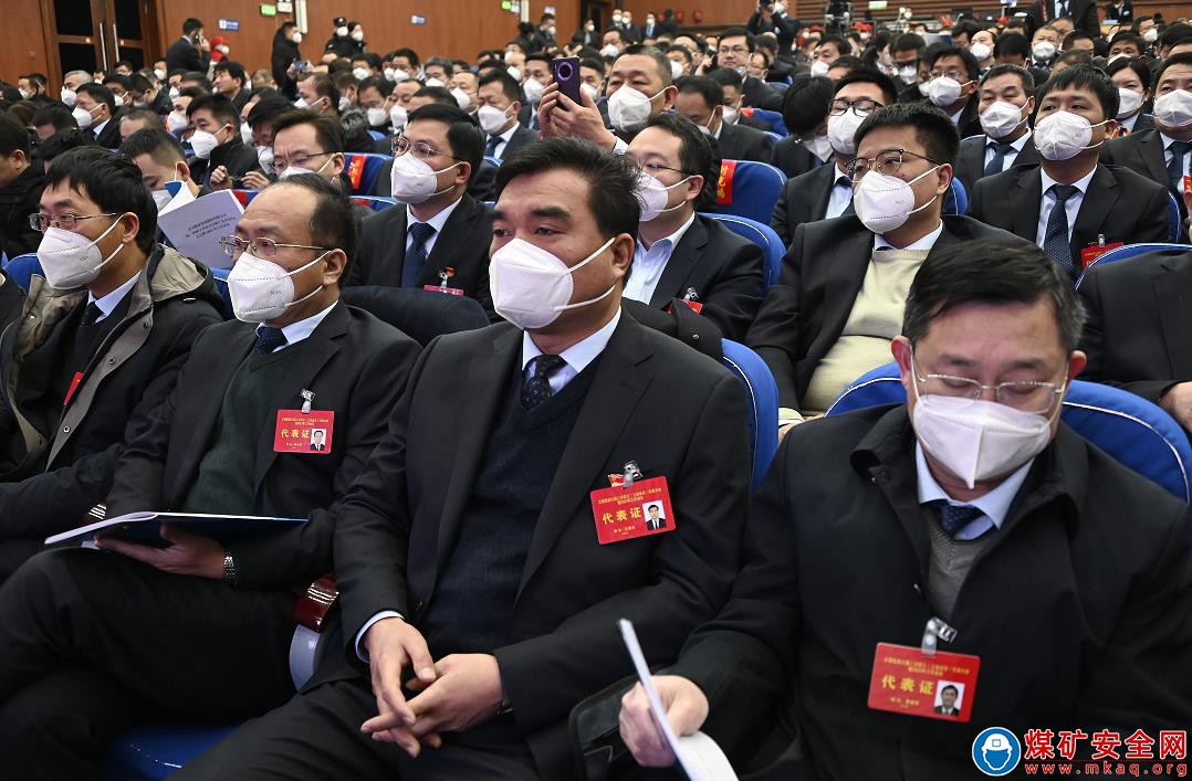 義煤石壕煤礦代表團參加義煤“三會”