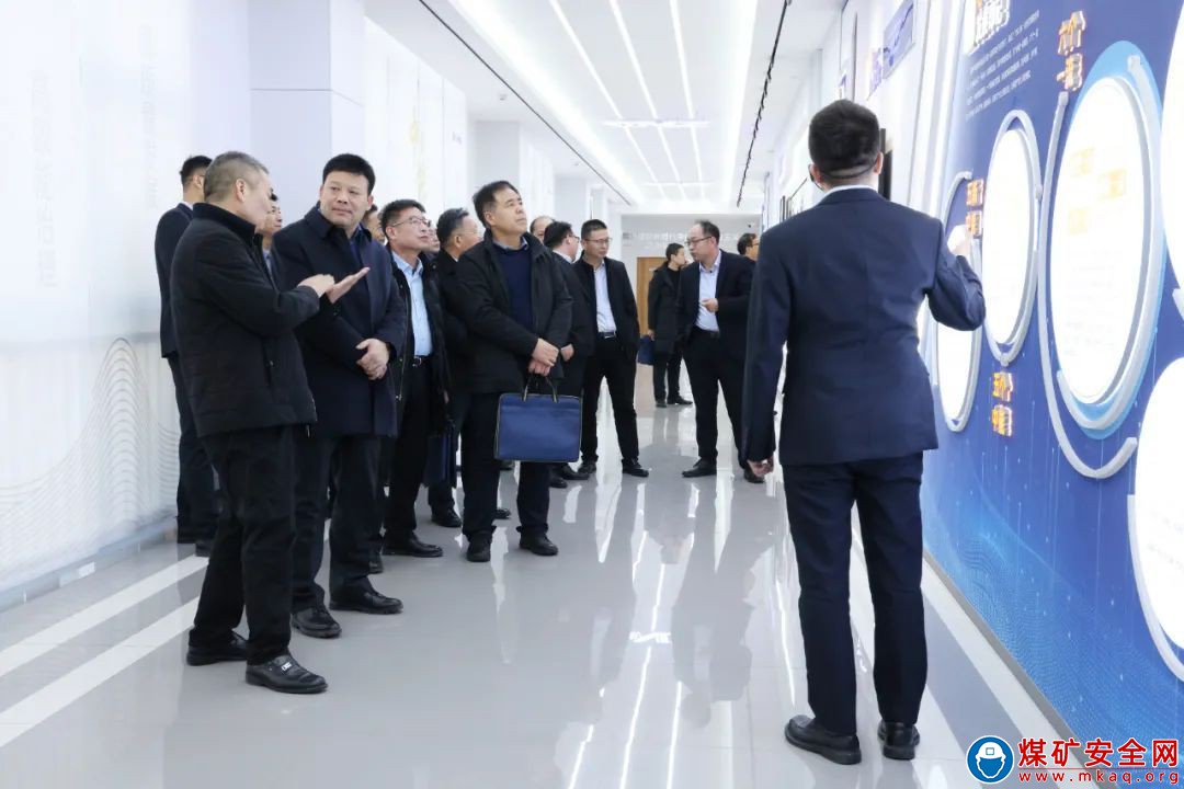 西安重工裝備制造集團黨委副書記、總經理李長安一行到陜西中能煤田有限公司走訪交流