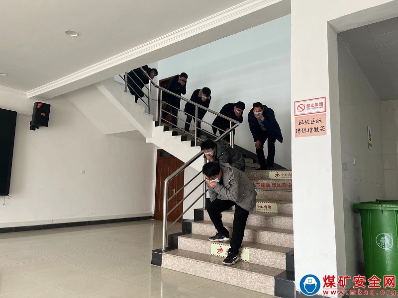 中煤新集公司培訓中心：扎實開展消防逃生演練