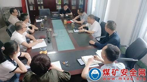 物產公司攀煤工程建設分公司組織黨員干部觀看警示教育片《“企”途》