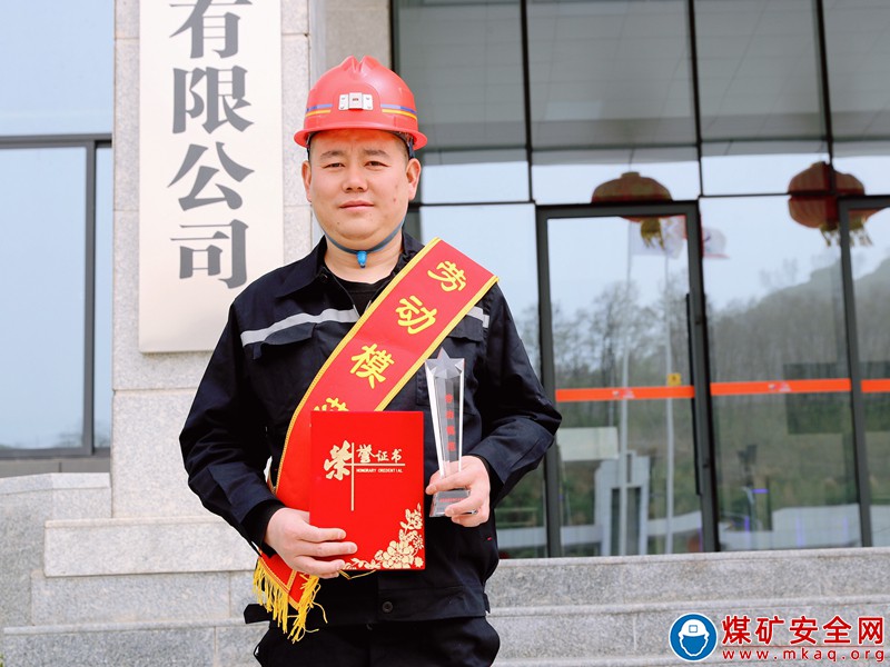 煤海鐵脊梁 礦山排頭兵 ——記皖北煤電集團公司“勞動模范”招賢礦業采煤部魏德礦