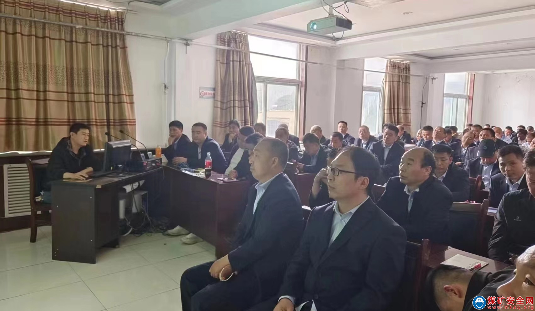 河南能源義煤公司石壕煤礦：夜校成為職工的“加油站”