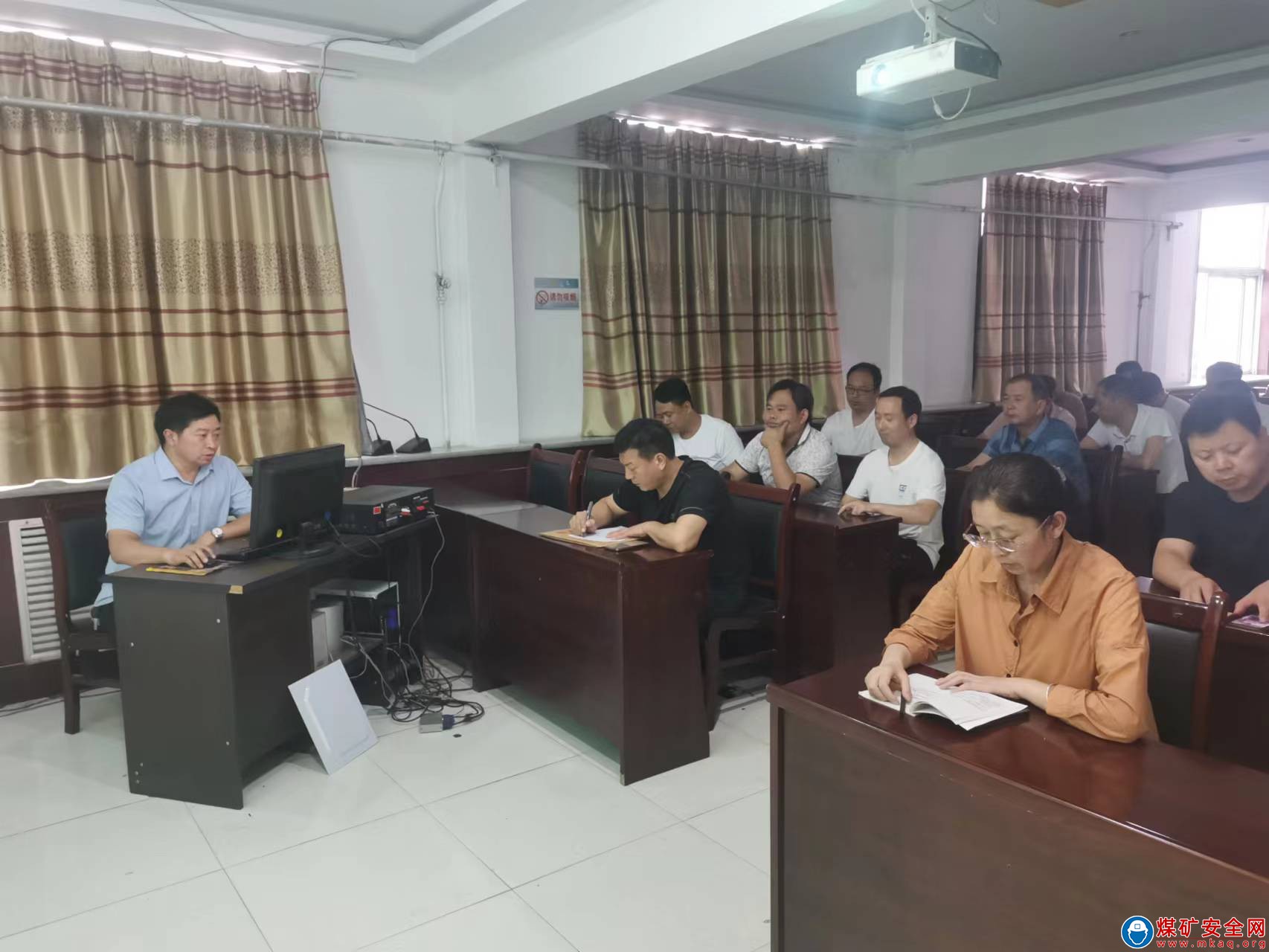河南能源義煤公司石壕煤礦：夜校專項培訓 提升職工素質