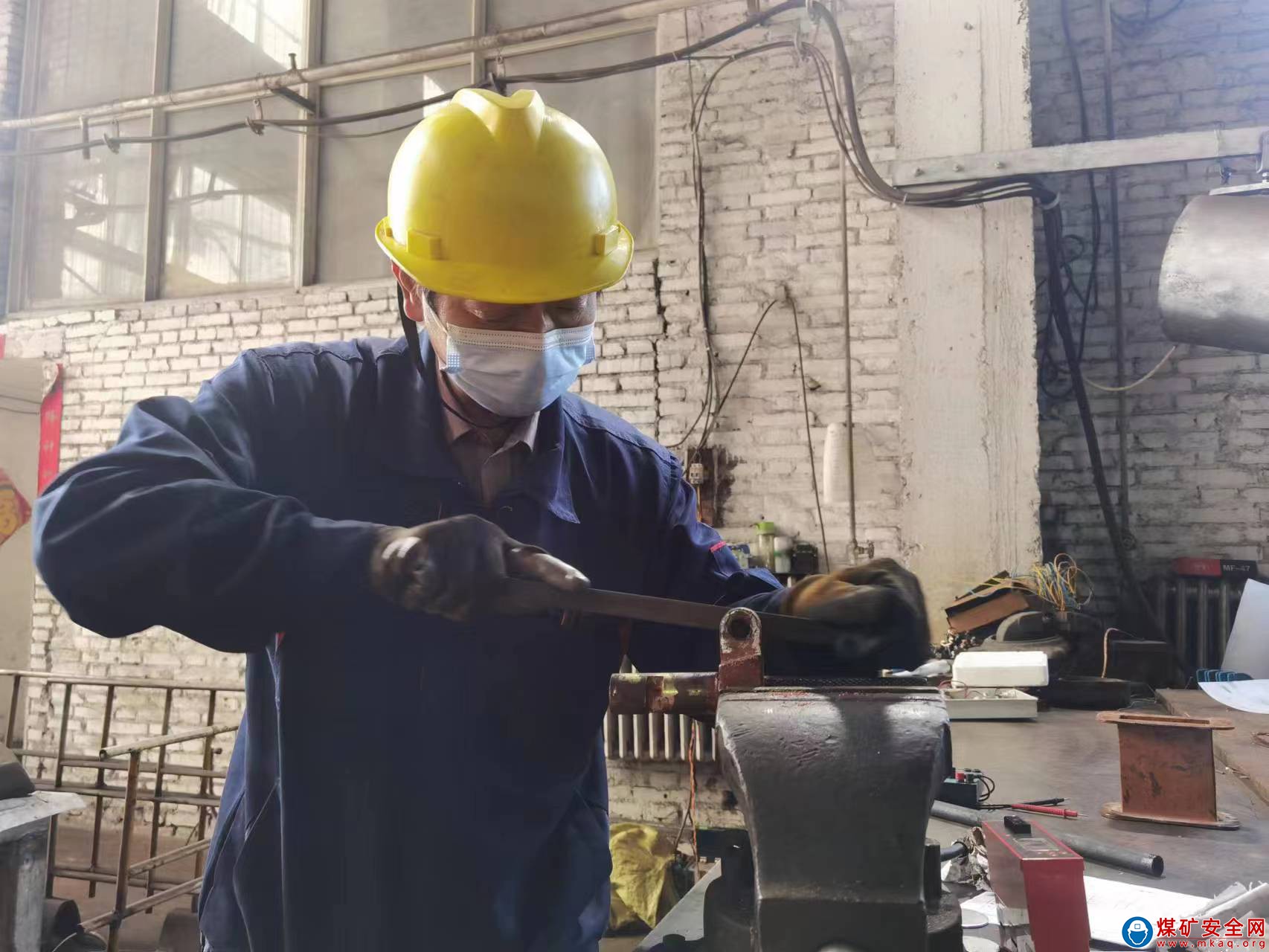 河南能源義煤公司石壕煤礦：腦手并用 創出“新件”
