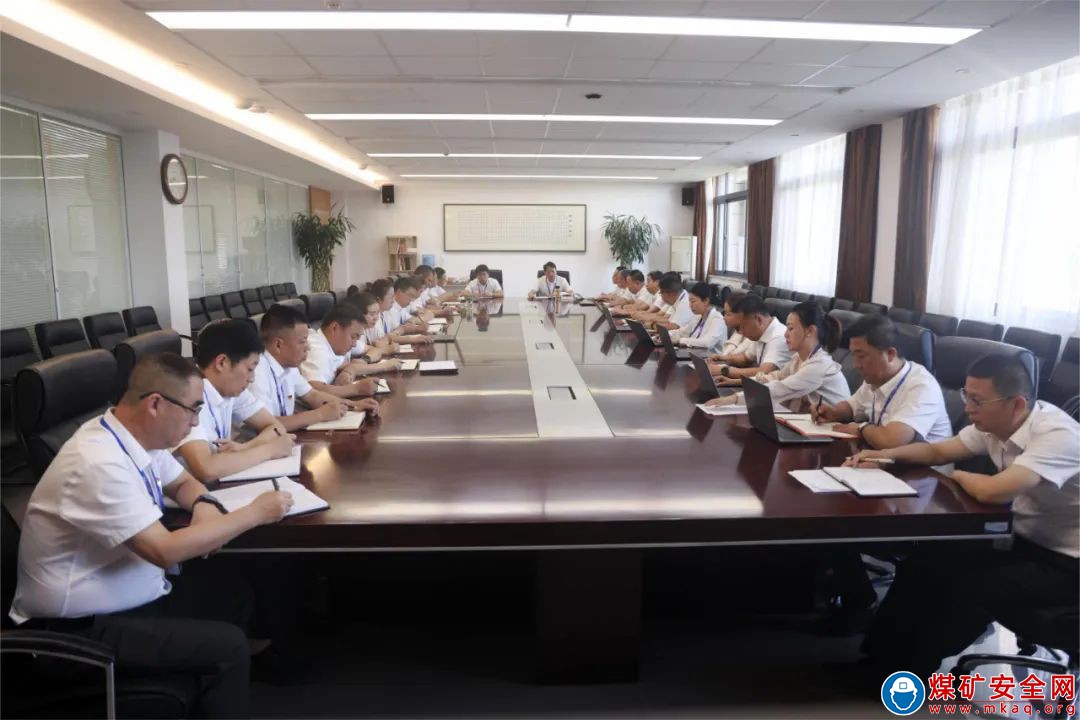 陜西中能煤田有限公司迅速傳達貫徹陜西煤業《關于對有關事項進一步加強規范管理的通知》文件精神，要求切實把思想和行動統一到陜西煤業工作部署上來