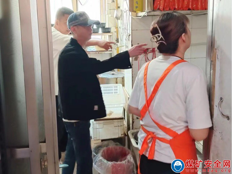 銅川礦務局華遠項目部煤機管理中心：開展燃氣安全檢查  筑牢佳節安全防線