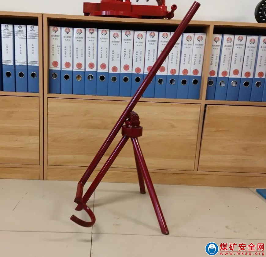 中能袁大灘礦業機電隊：簡版“千斤頂”，頂起管路檢修大麻煩