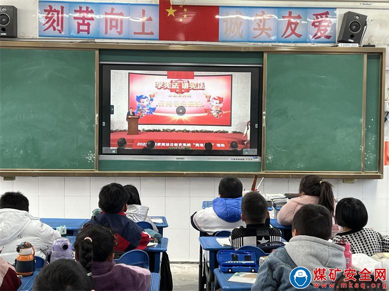 安徽廬江：郭河鎮福元小學舉行“憲法晨讀”活動