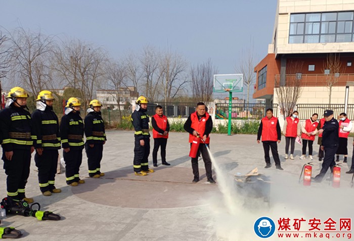 中煤新集公司救護大隊：開展社區志愿服務