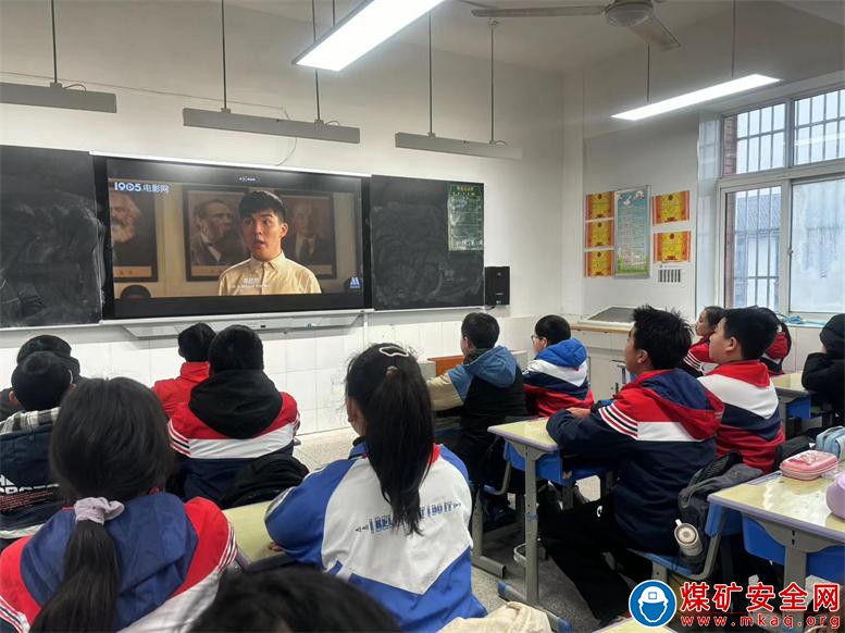 安徽廬江：郭河鎮明德小學開展學雷鋒觀影活動