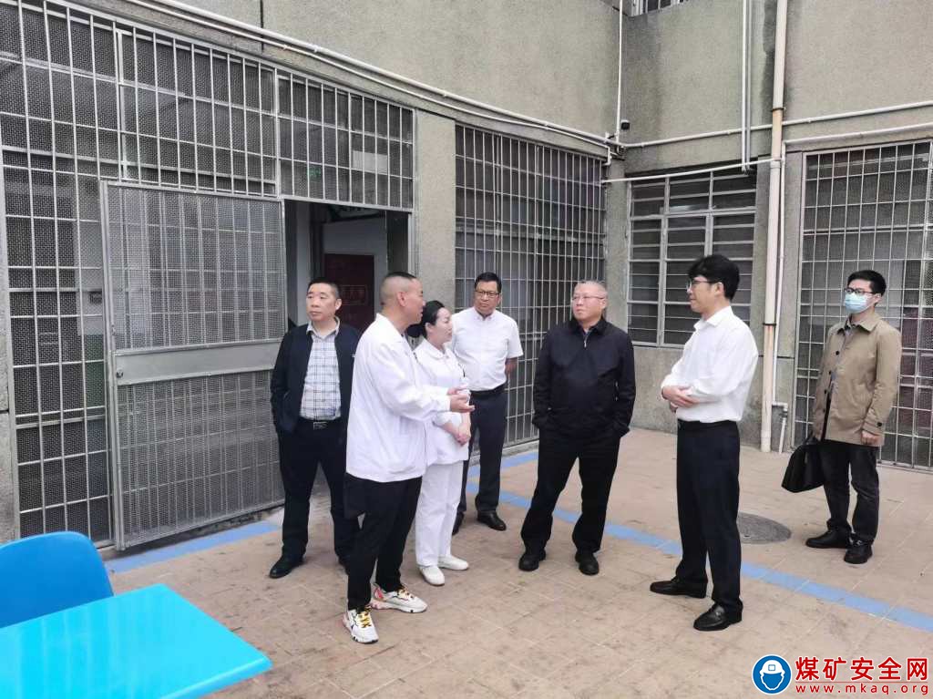 李德華到攀煤總醫院開展工作調研