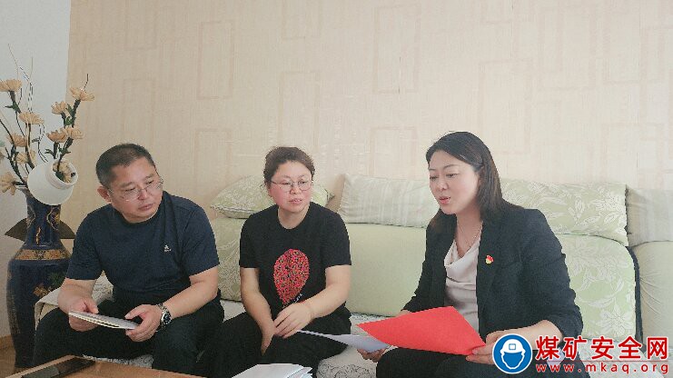 廉潔家訪筑牢家庭“護廉網”