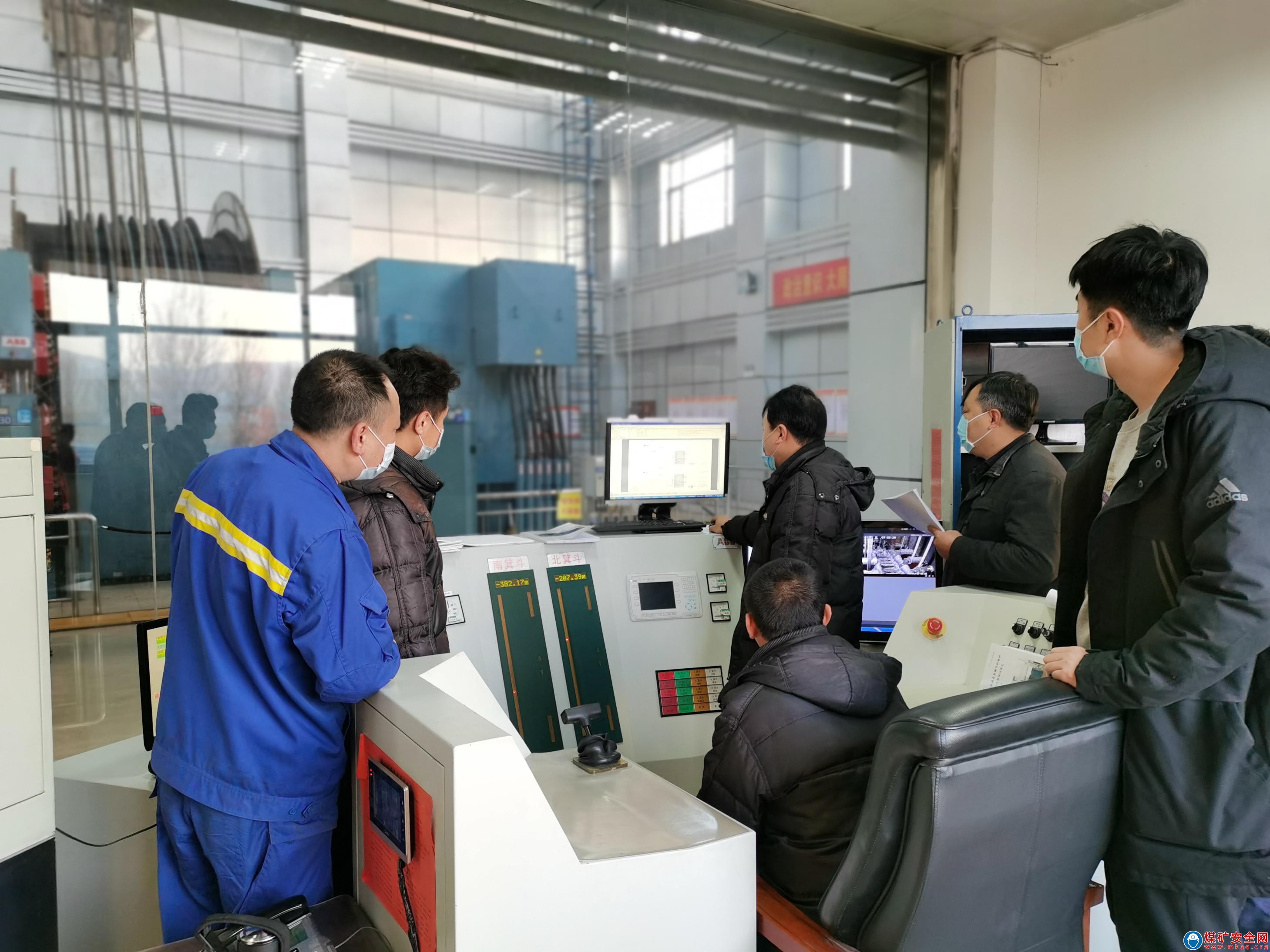 厚植成才沃土 打造智慧團隊 ——記麻家梁煤業公司張國清PLC控制工作室