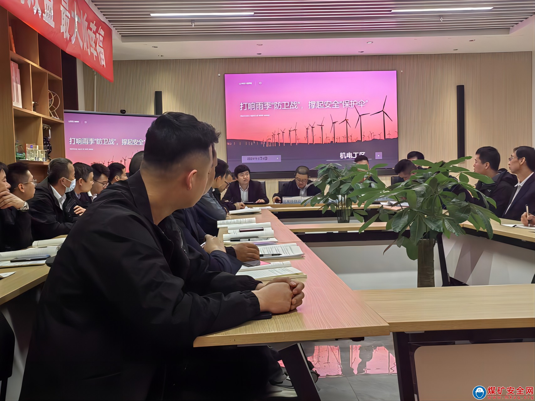檸條塔礦業公司：晴天干好雨天事