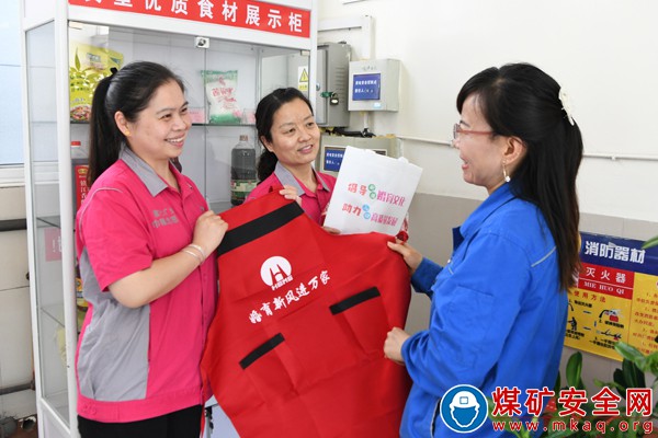 淮北礦業集團淮北選煤廠開展“5.29計生會員活動日”宣傳服務活動